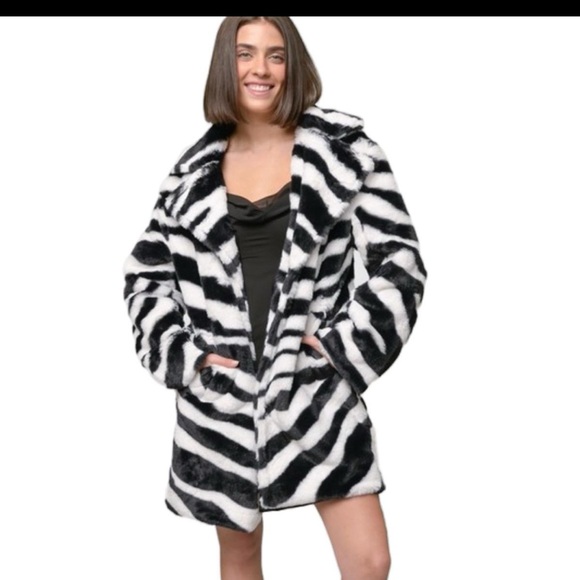 Plus size Faux coat - Picture 3 of 4